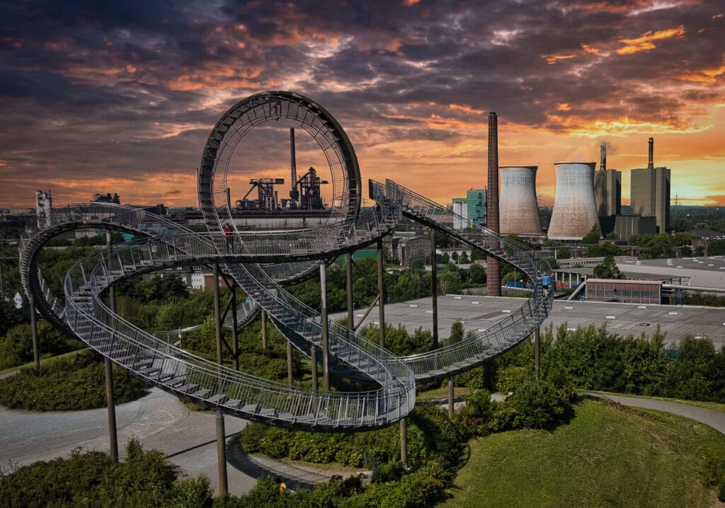 Drohnenüberflug über Tiger and Turtel  Sonnenuntergang.