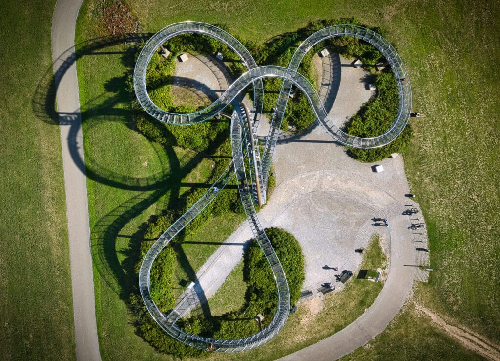 Drohnenüberflug über Tiger and Turtel  Draufsicht.